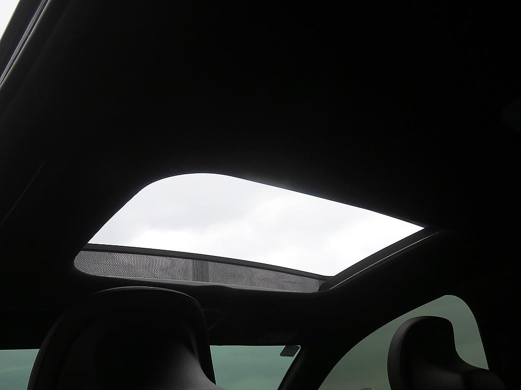 HYUNDAI Ioniq 6 - Vista 9