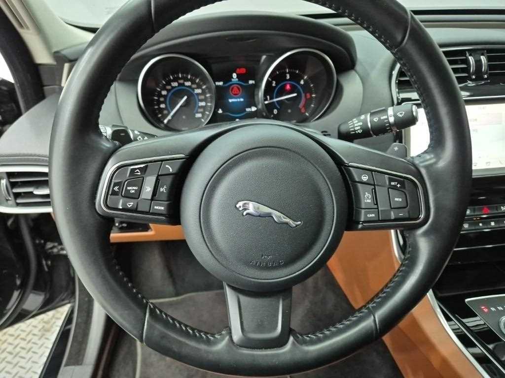 Jaguar XE - Vista 9
