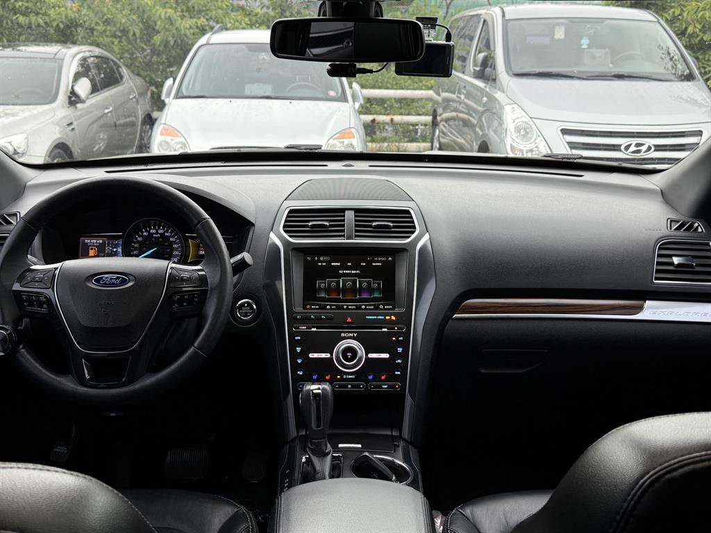 Ford Explorer - Vista 8
