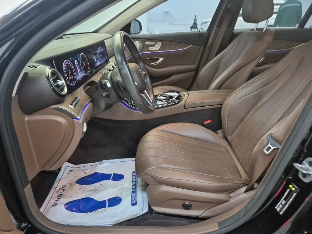 Mercedes Benz E class - Vista 11