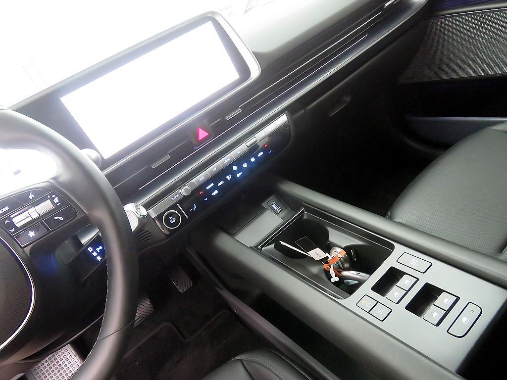 HYUNDAI Ioniq 6 - Vista 11