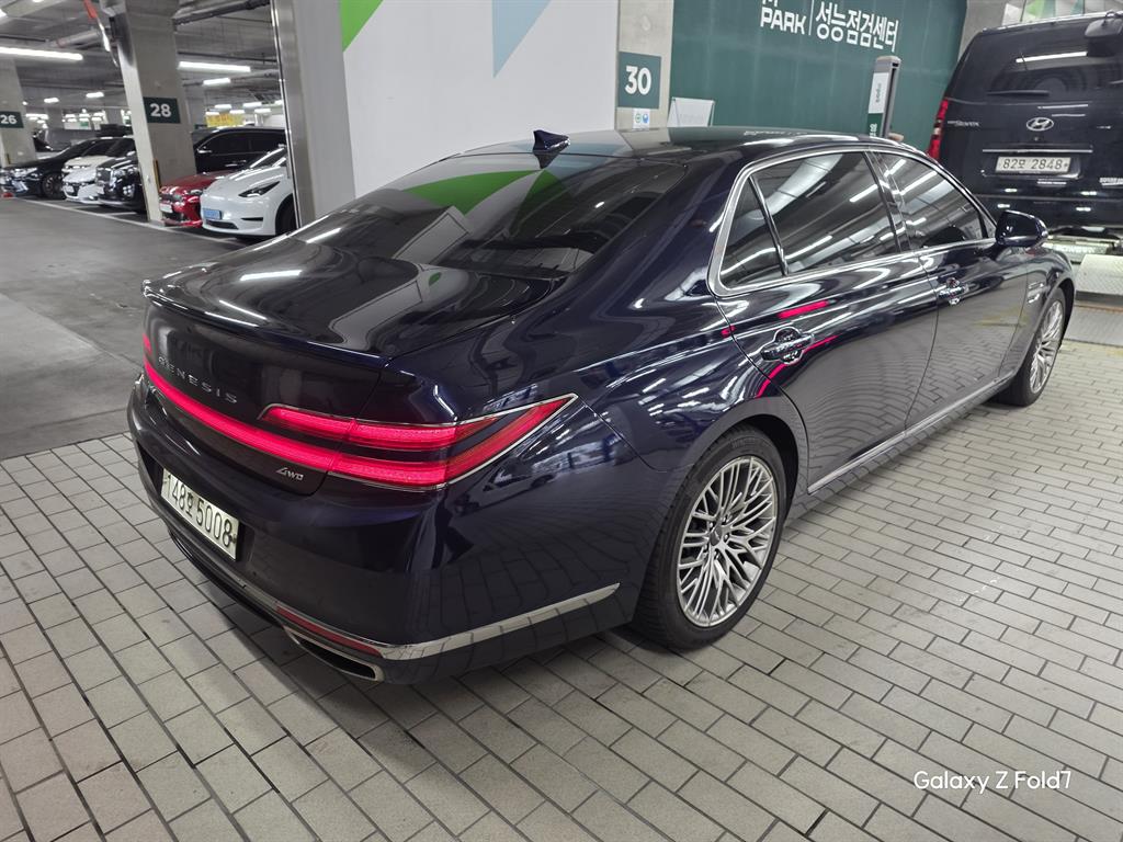 Genesis G90 - Vista 5