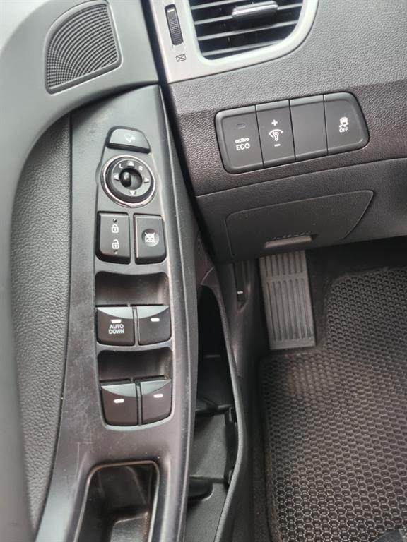 HYUNDAI Avante - Vista 10