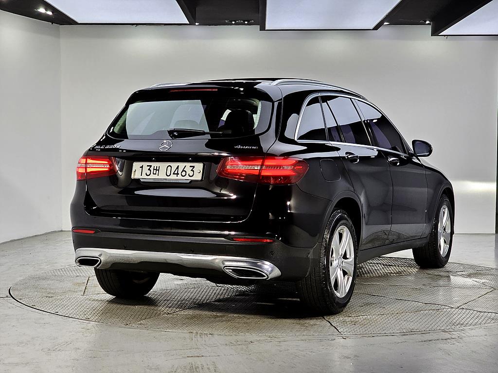 Mercedes Benz GLC Class - Vista 4