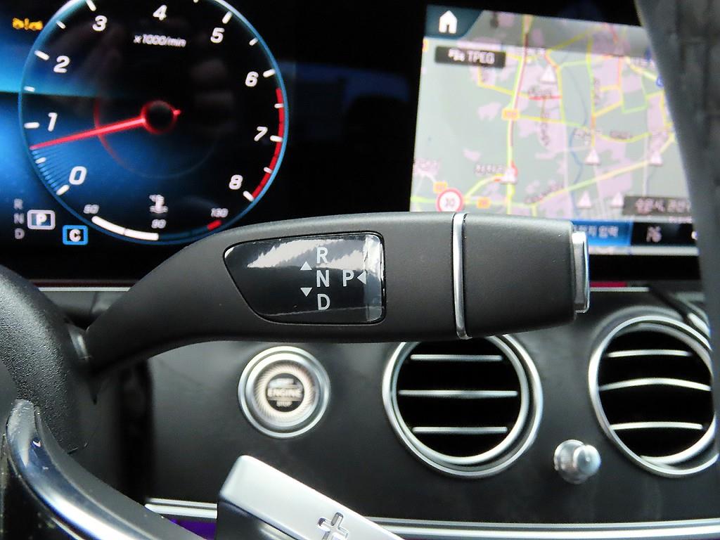 Mercedes Benz E class - Vista 12