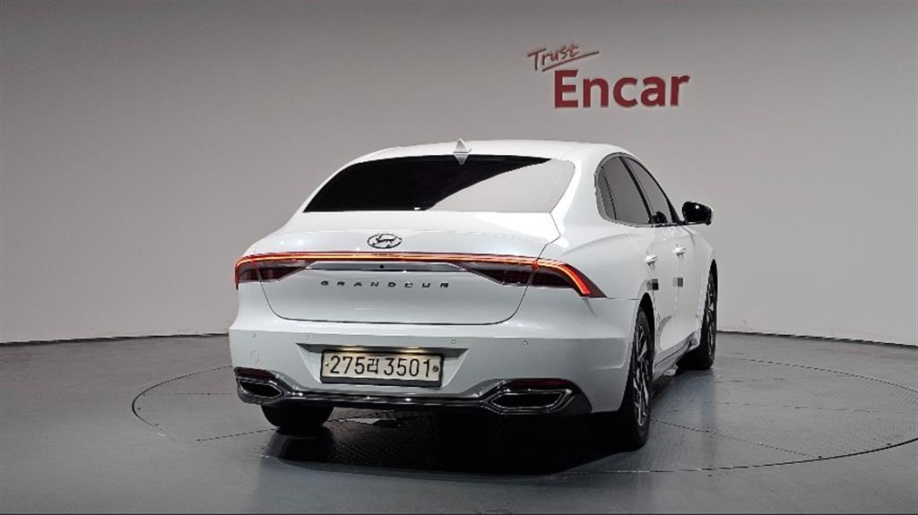 HYUNDAI Grandeur - Vista 4