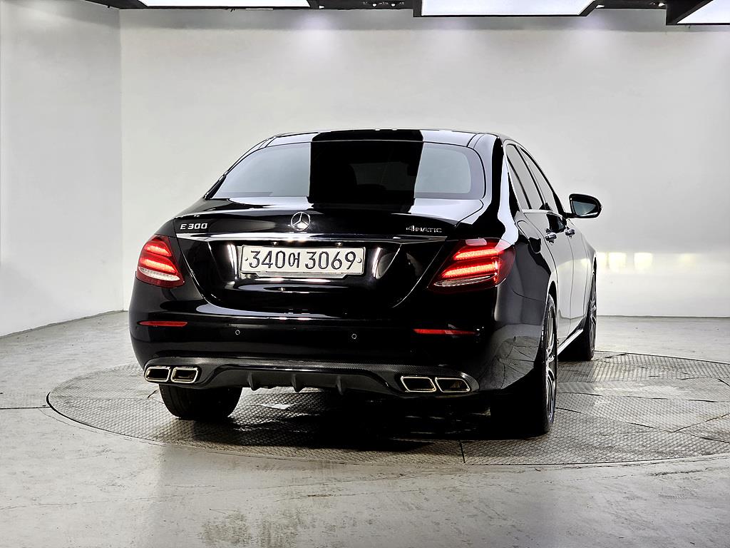Mercedes Benz E class - Vista 3