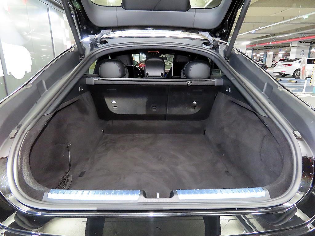 Mercedes Benz EQS - Vista 10