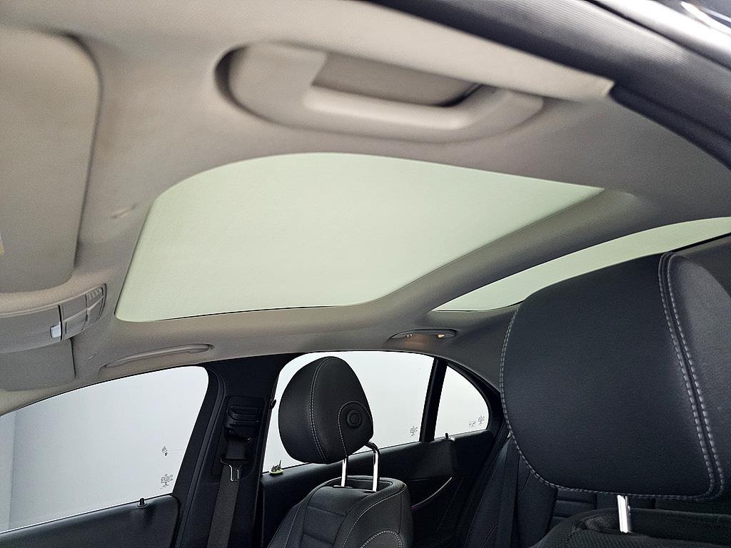 Mercedes Benz E class - Vista 12