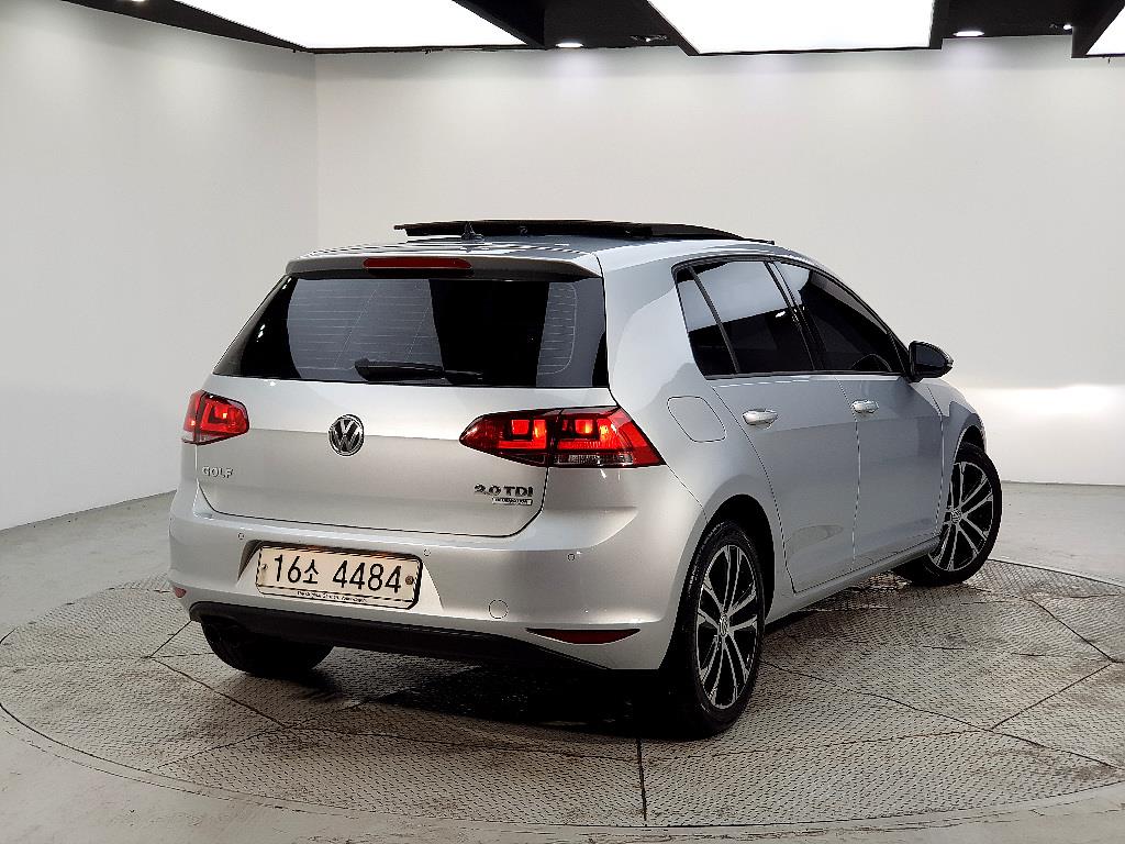 Volkswagen Golf - Vista 4