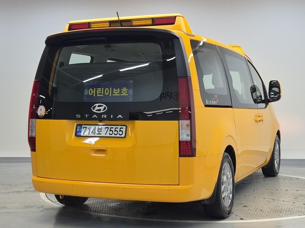 HYUNDAI Staria - Vista 3