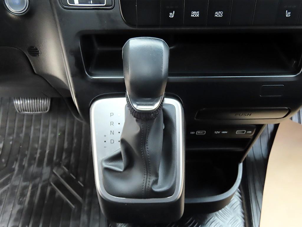 HYUNDAI Staria - Vista 10
