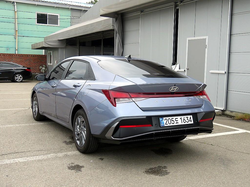 HYUNDAI Avante - Vista 7