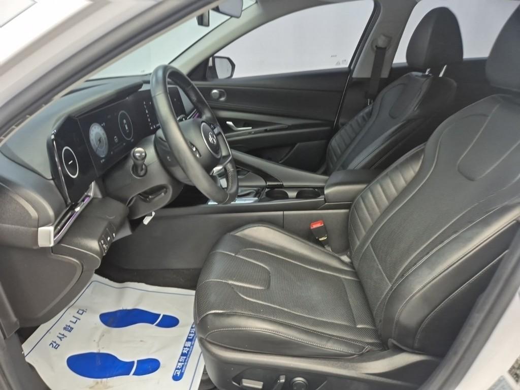HYUNDAI Avante - Vista 11