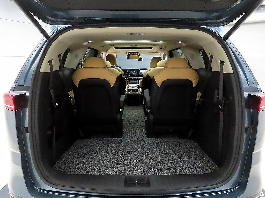 KIA Carnival - Vista 10