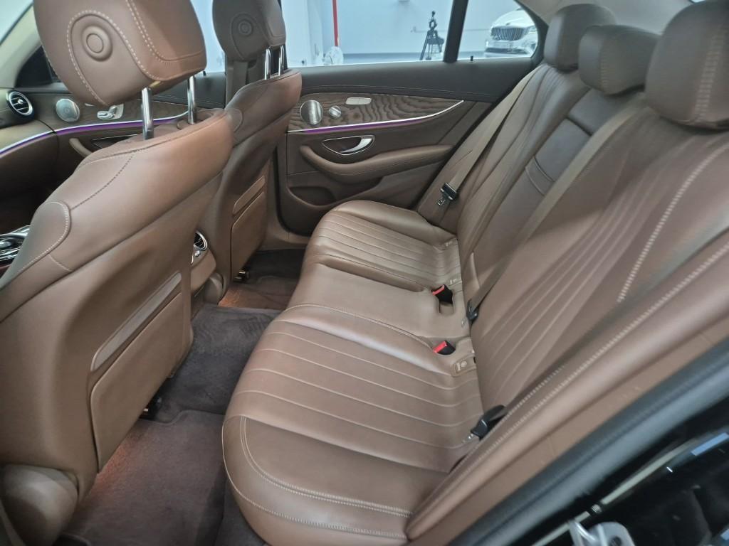 Mercedes Benz E class - Vista 12