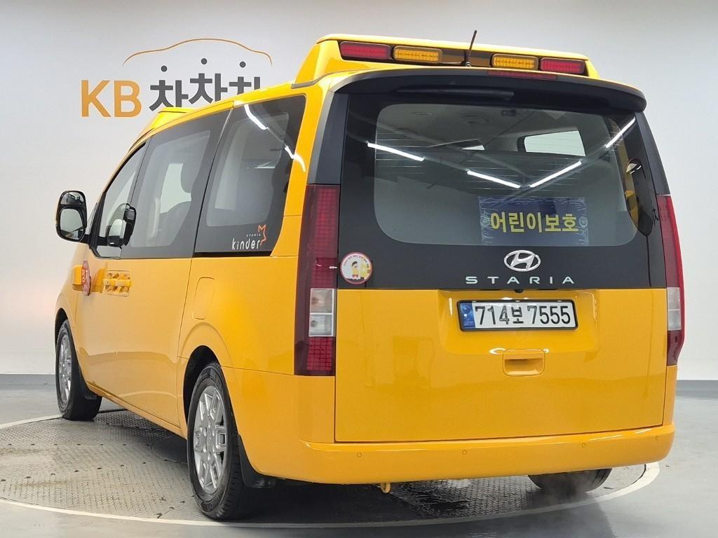 HYUNDAI Staria - Vista 2
