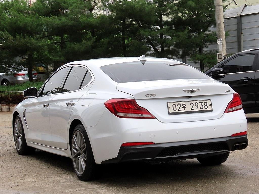 Genesis G70 - Vista 3