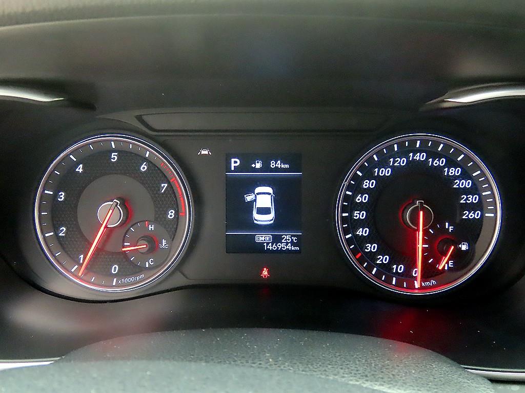 Genesis G70 - Vista 9