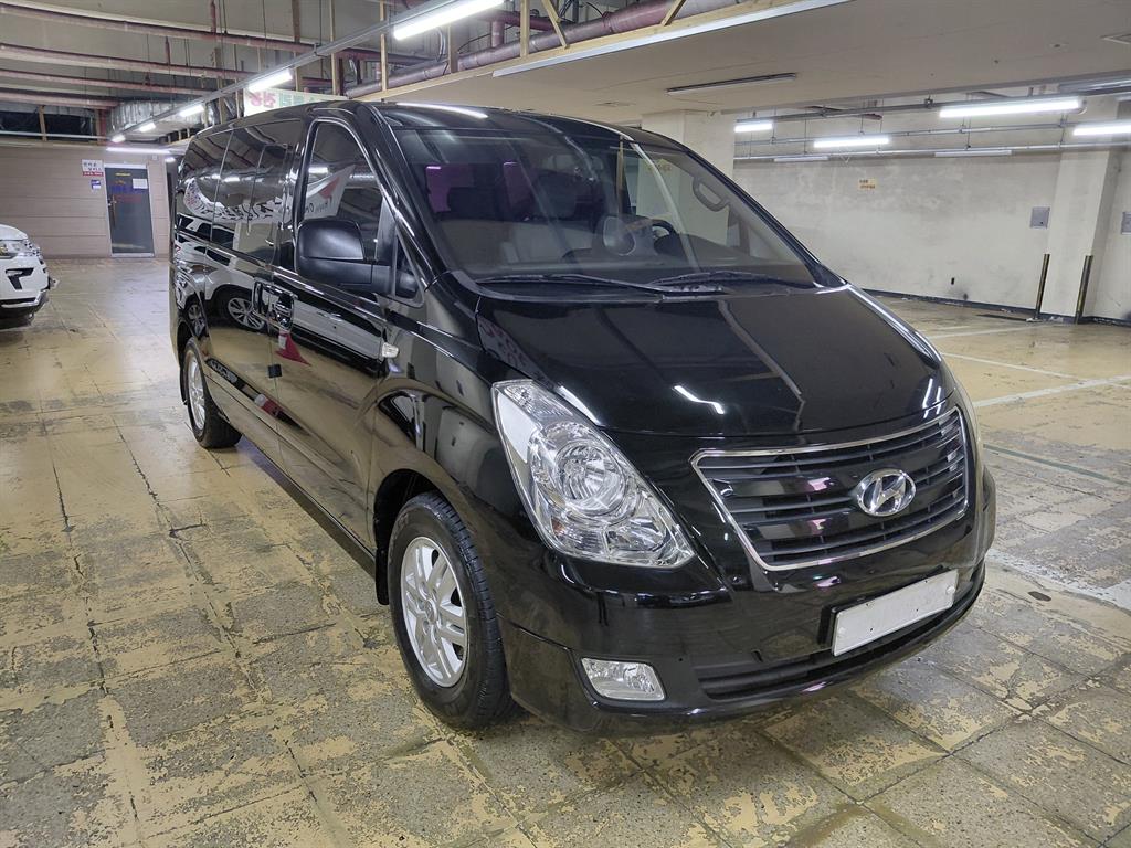 HYUNDAI Starex - Vista 3
