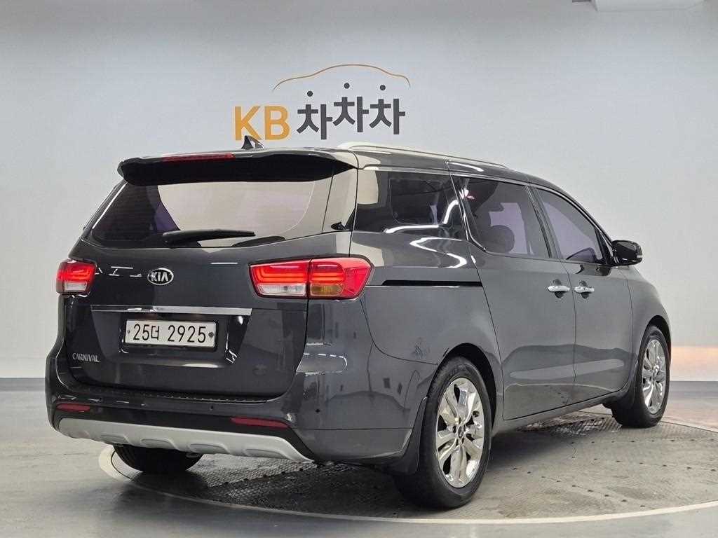 KIA Carnival - Vista 3