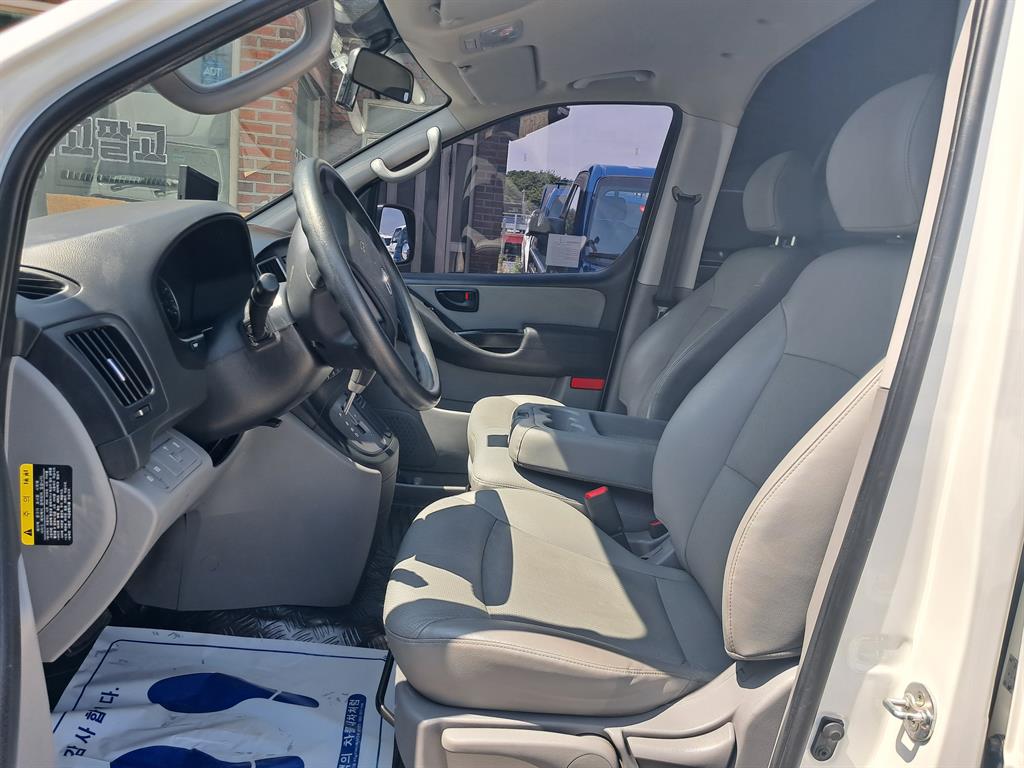 HYUNDAI Starex - Vista 9