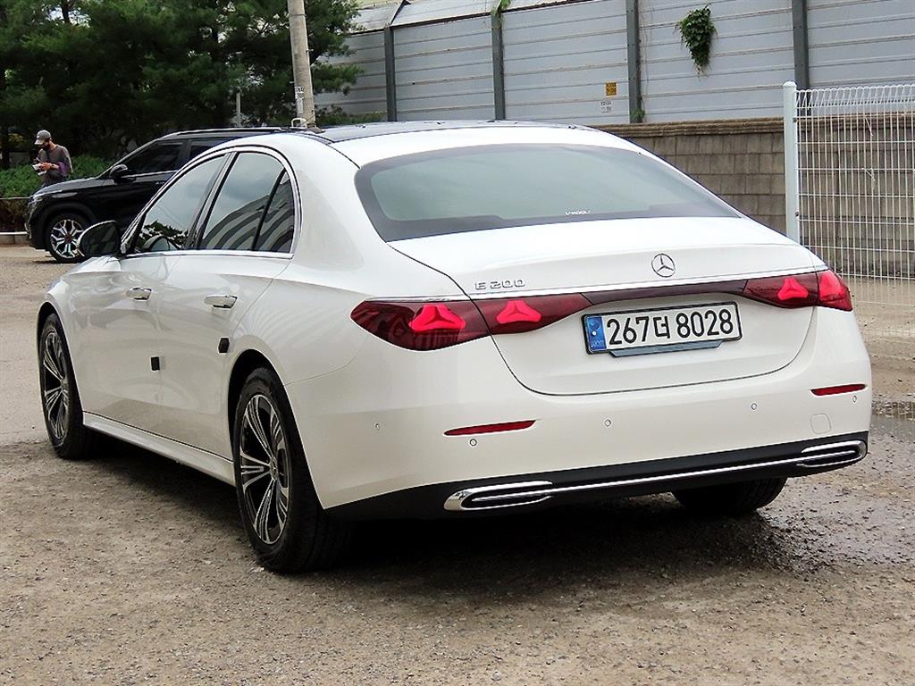 Mercedes Benz E class - Vista 3