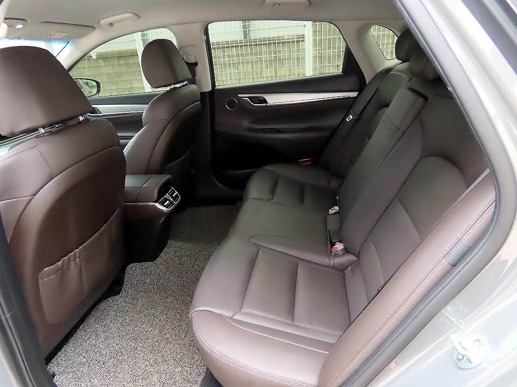 HYUNDAI Grandeur - Vista 6