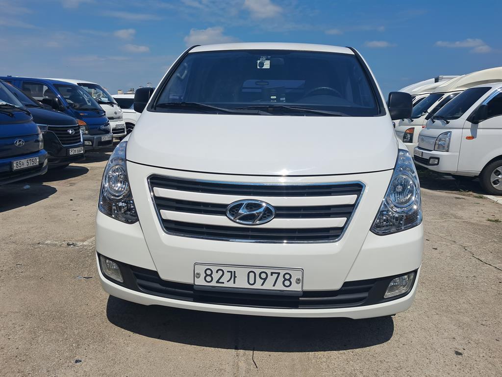 HYUNDAI Starex - Vista 2