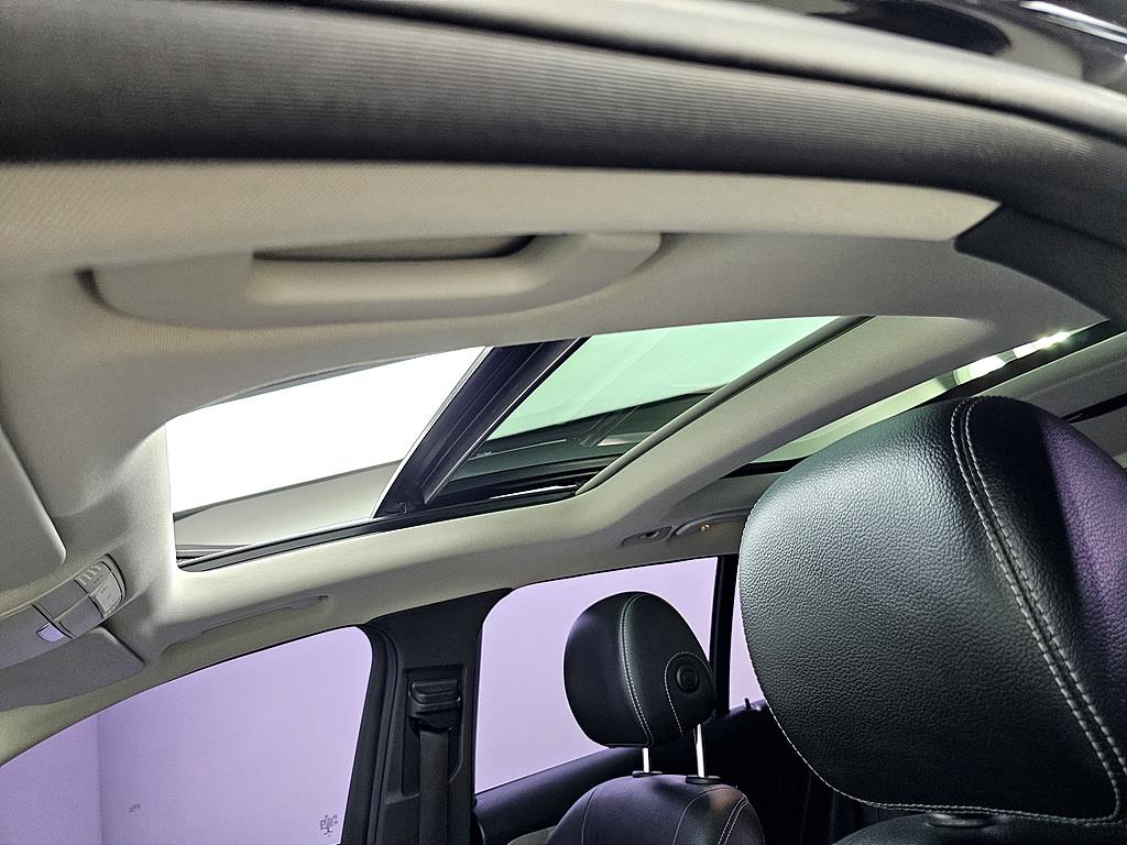 Mercedes Benz GLC Class - Vista 12