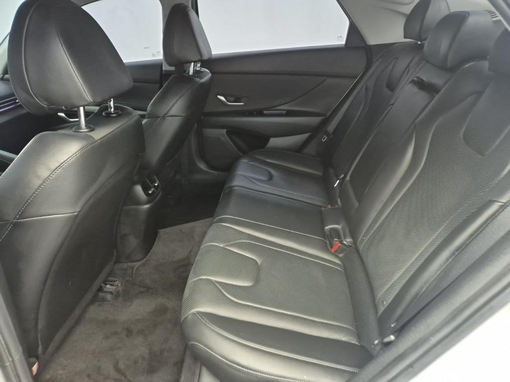 HYUNDAI Avante - Vista 12