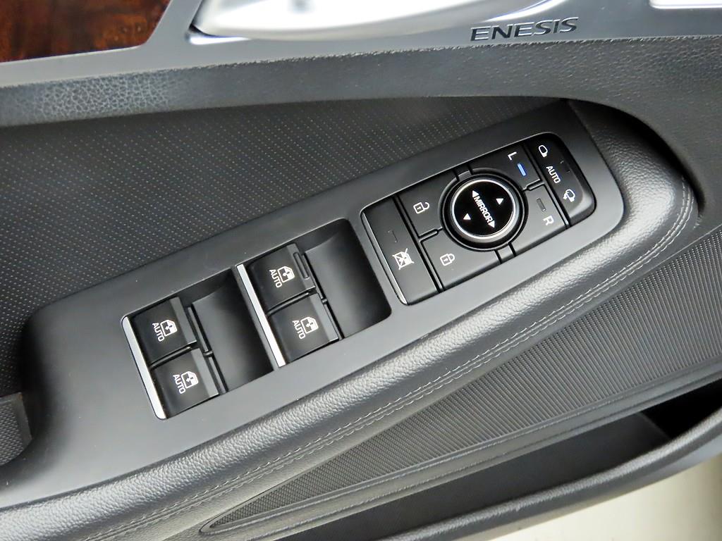 HYUNDAI Genesis - Vista 11