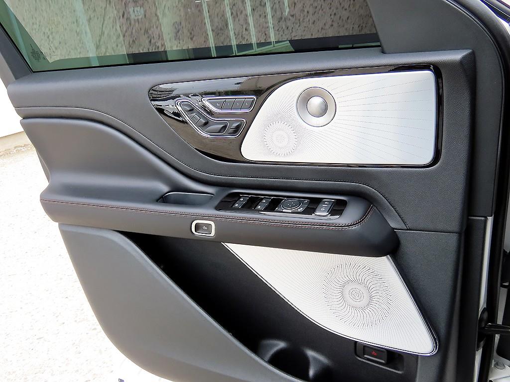 Lincoln Aviator - Vista 12