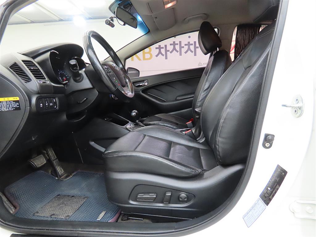 KIA K3 - Vista 5
