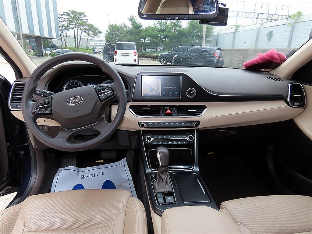 HYUNDAI Grandeur - Vista 7