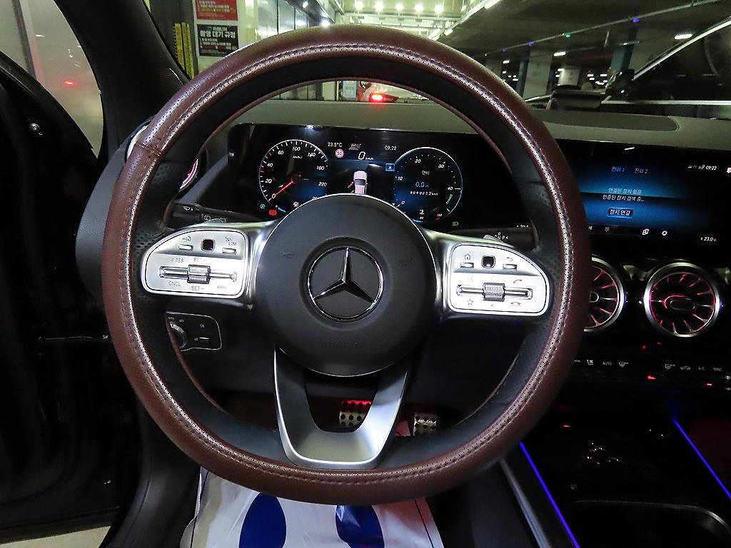 Mercedes Benz GLA Class - Vista 8