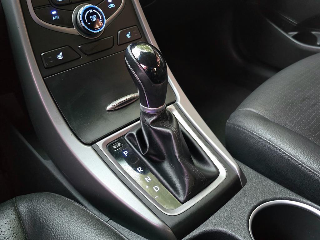 HYUNDAI Avante - Vista 9