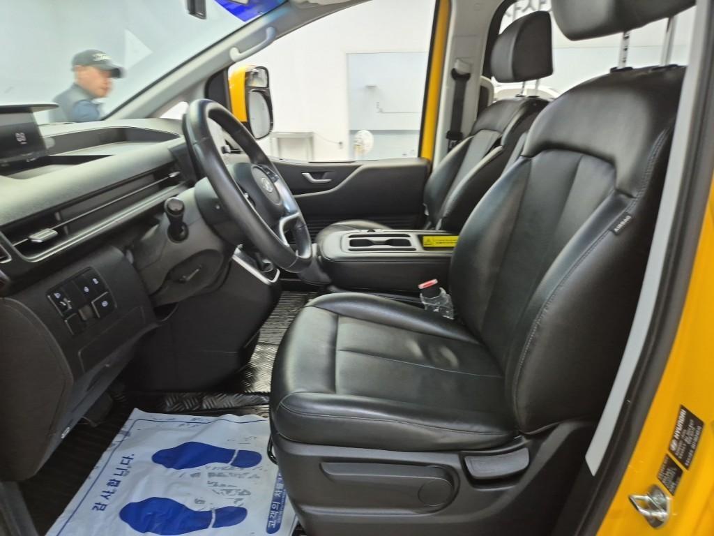 HYUNDAI Staria - Vista 11