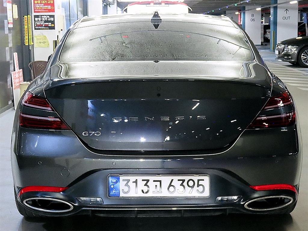Genesis G70 - Vista 5