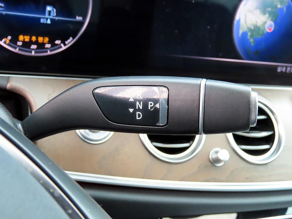 Mercedes Benz E class - Vista 11