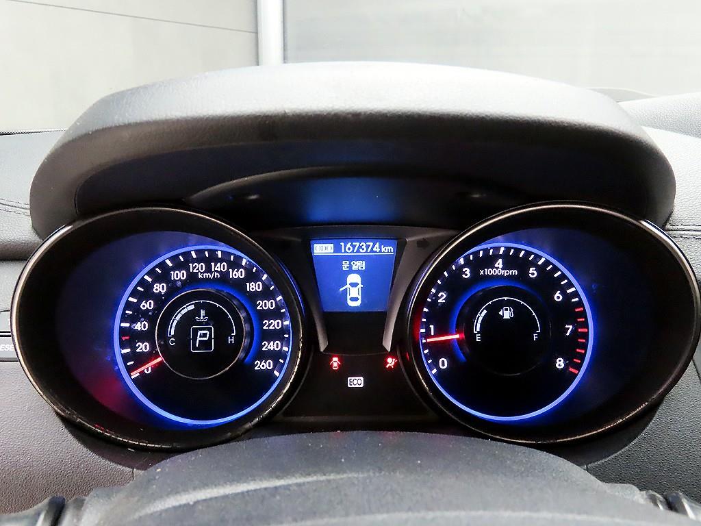 HYUNDAI Genesis - Vista 8