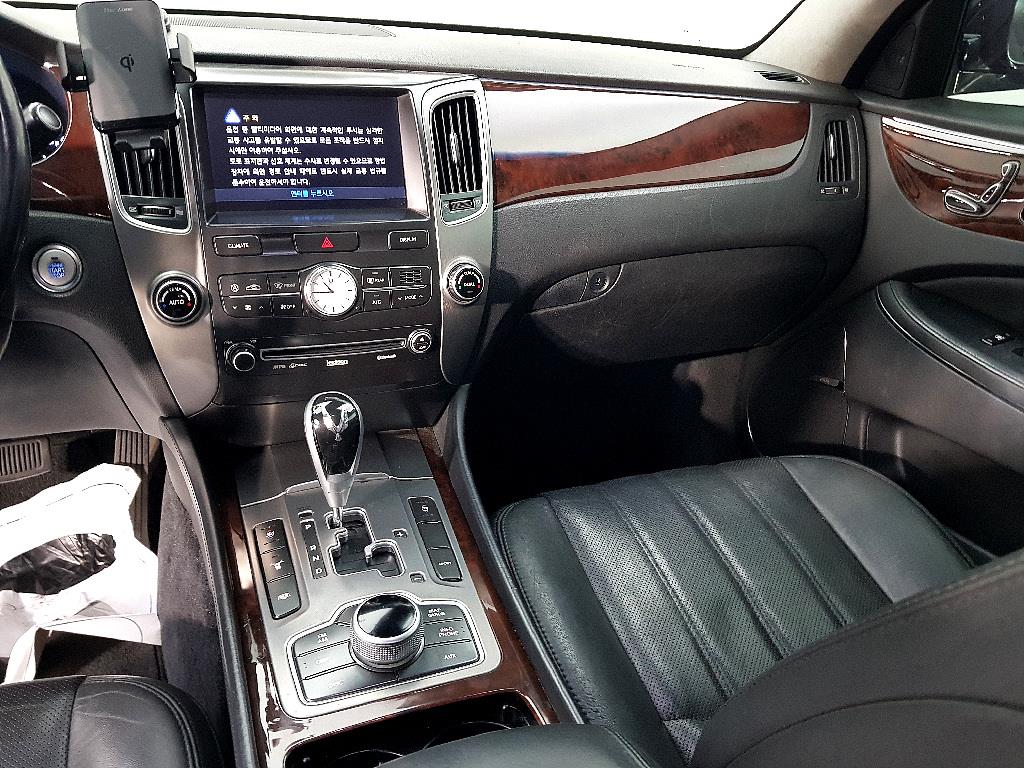 HYUNDAI Equus - Vista 10