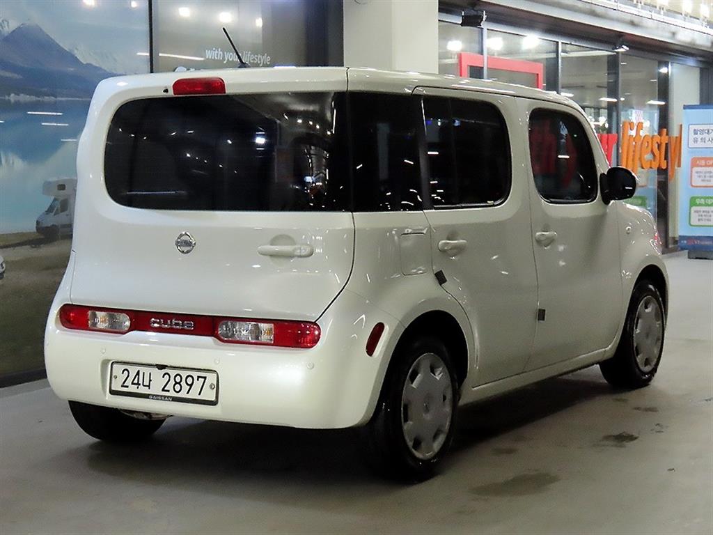 Nissan Cube - Vista 4