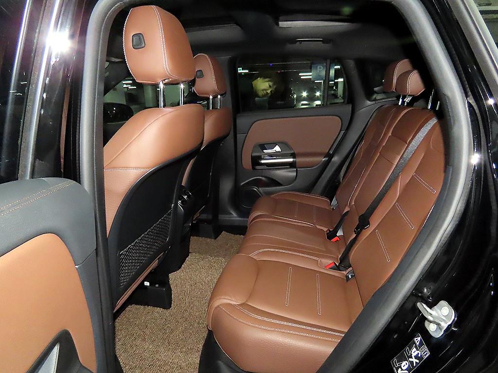 Mercedes Benz GLA Class - Vista 7