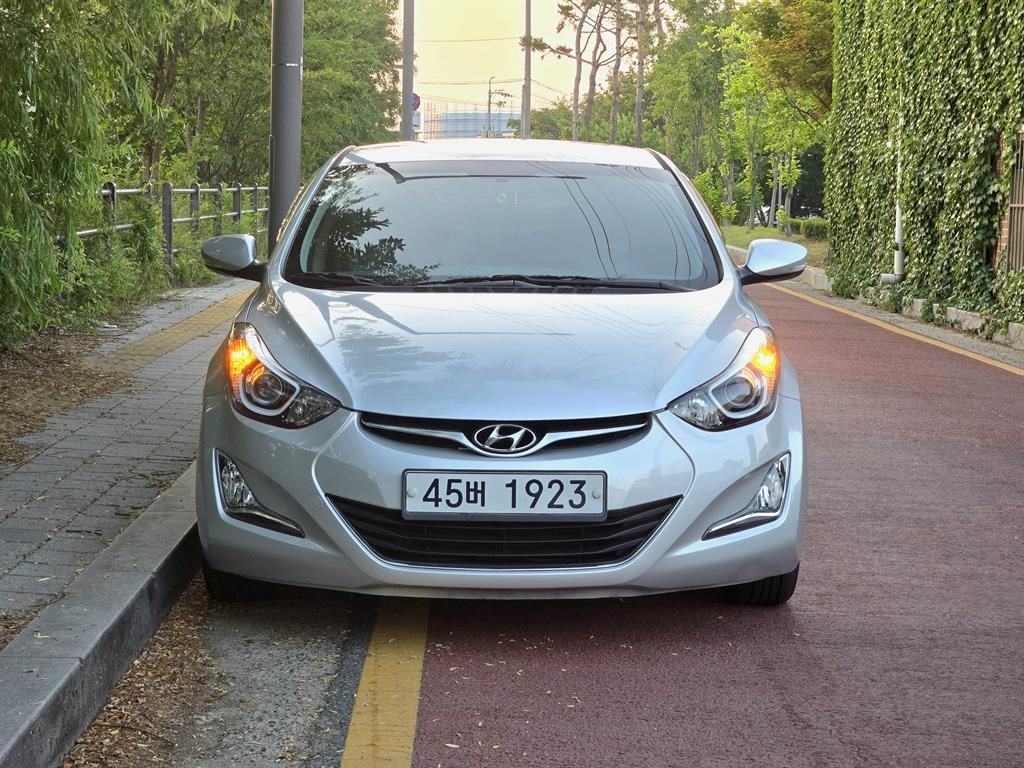 HYUNDAI Avante - Vista 2