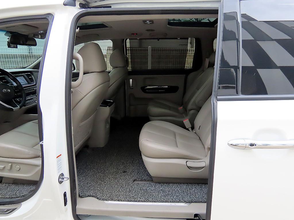 KIA Carnival - Vista 6