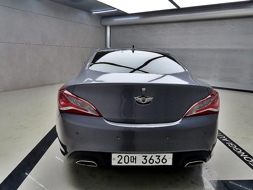 HYUNDAI Genesis - Vista 3