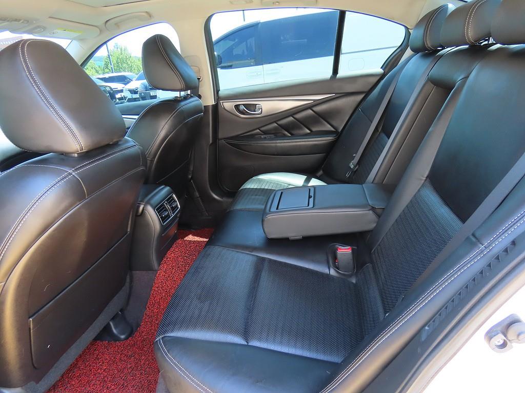 Infiniti Q - Vista 6
