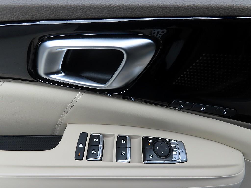 KIA Carnival - Vista 11