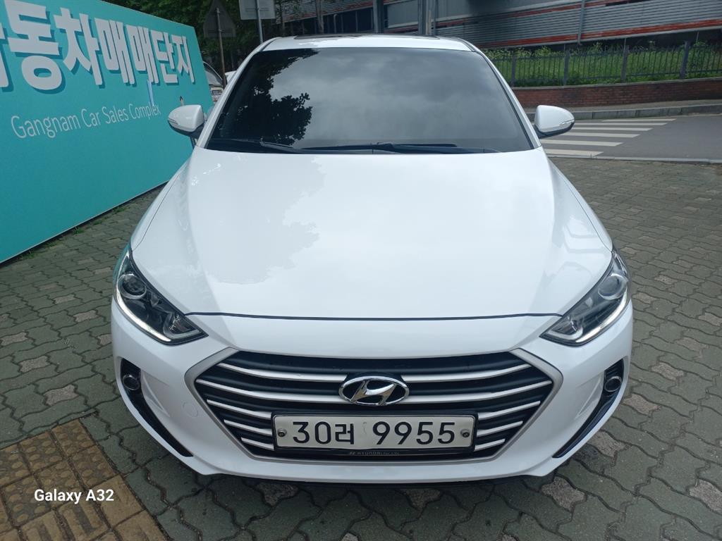 HYUNDAI Avante 2017 Blanco - Importación desde Corea - HF Imports Iquique - Foto 1